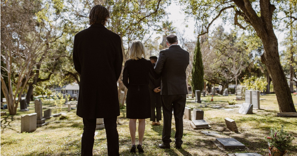 The Complete Guide to Funeral Etiquette in 2022